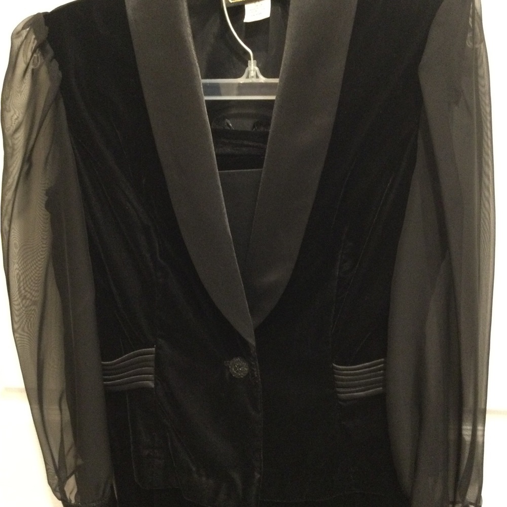 WOMENS BEAUTIFUL VELVET SKIRT & JACKET, SHEER SLEEVES, SATIN SASH SIZE 8 PETITE